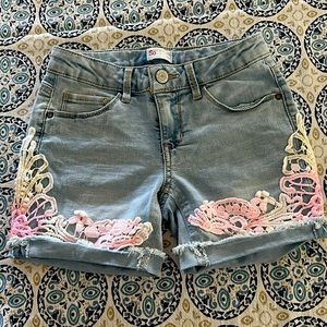 Super cute jean shorts for summer!